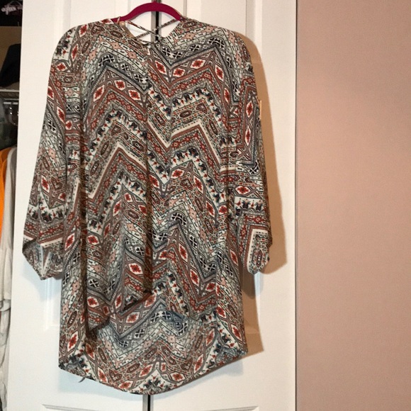 Patterned Blouse - Picture 2 of 4